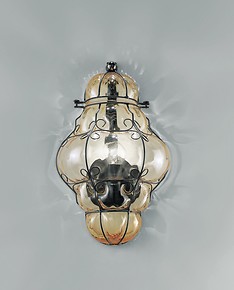 Cristal sconce with rough steel finishes