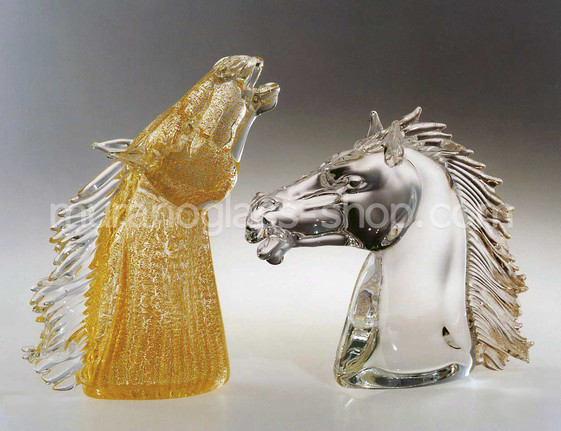 Horse head, Horse head with gold decoration