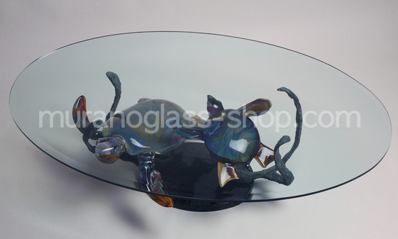 Table with sculptures, Table with turtles in chalcedony glass